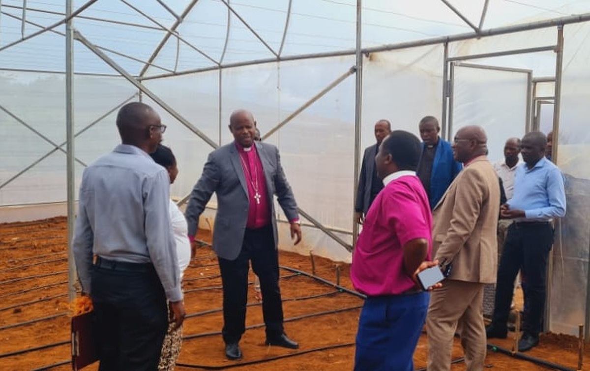 Installation works in Murangi Farm (from Cyangugu diocese) - Provisional Handover of the Greenhouse in May 2022