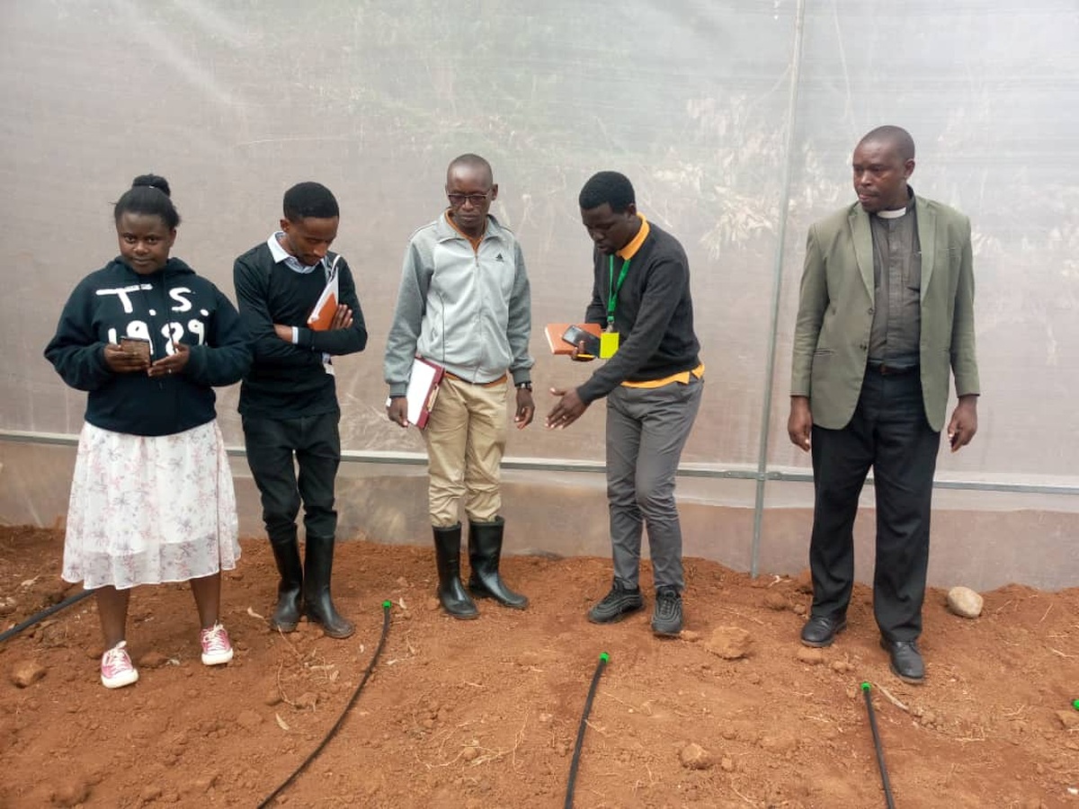 Installation works in Murangi Farm (from Cyangugu diocese) - Provisional Handover of the Greenhouse in May 2022