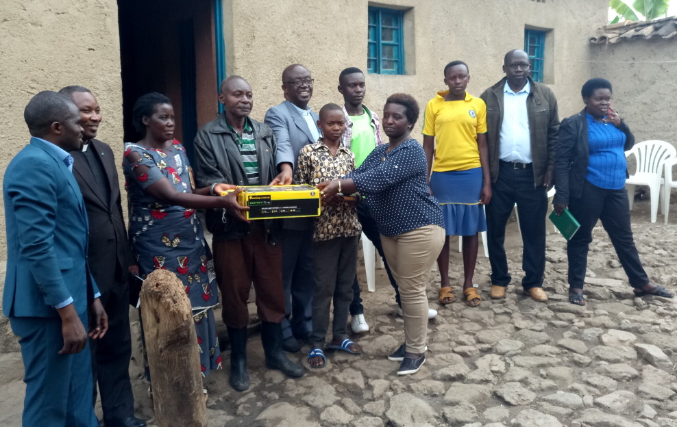 Hon Mayor of Muhanga district Ms Beatrice Uwamariya handing over the first SHS kit to a customer