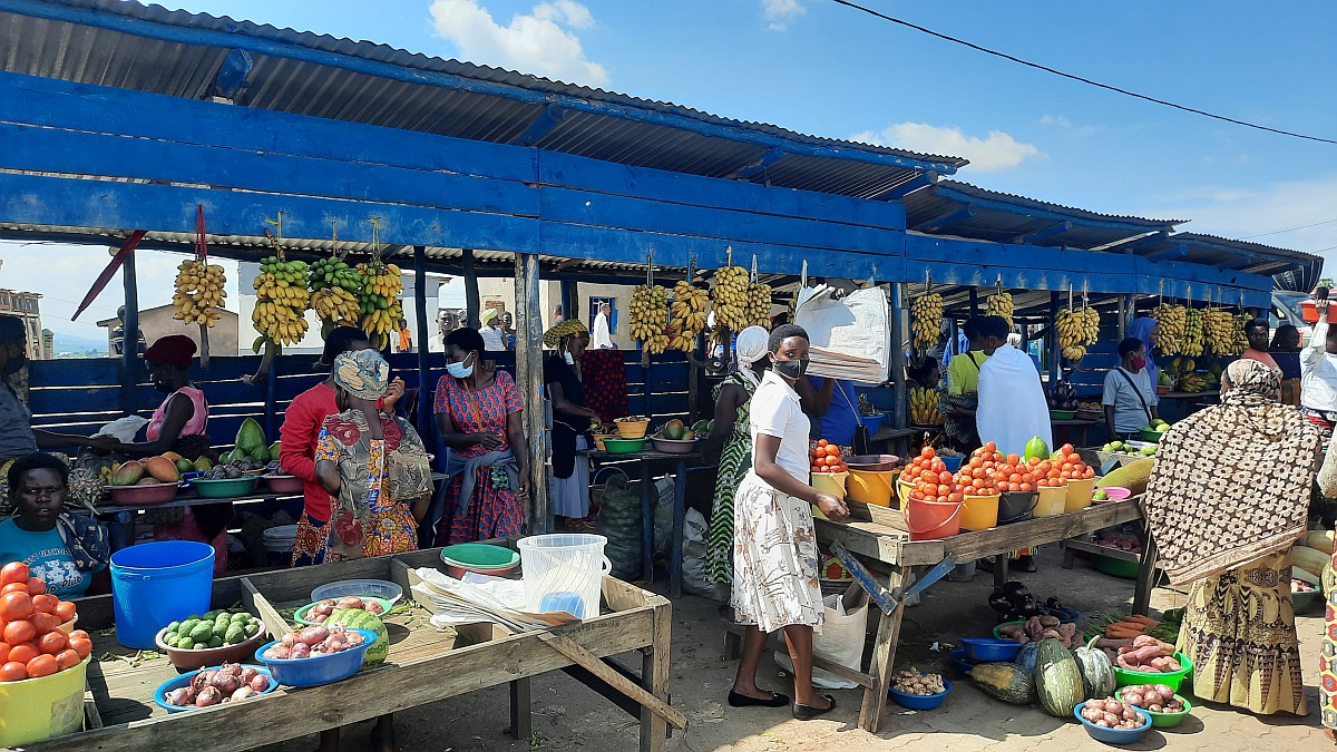 Vegetable Stall in Rugobagoba along the highway Kigali to Burundi. This is where RDIS farm produces may be sold.